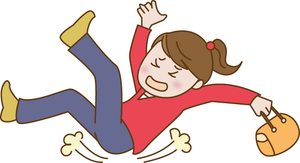 転ぶ女性